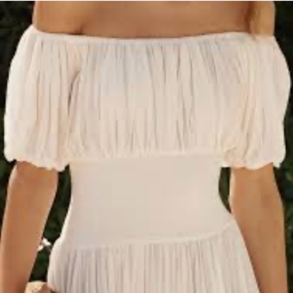 Chic Strapless Cream Dress